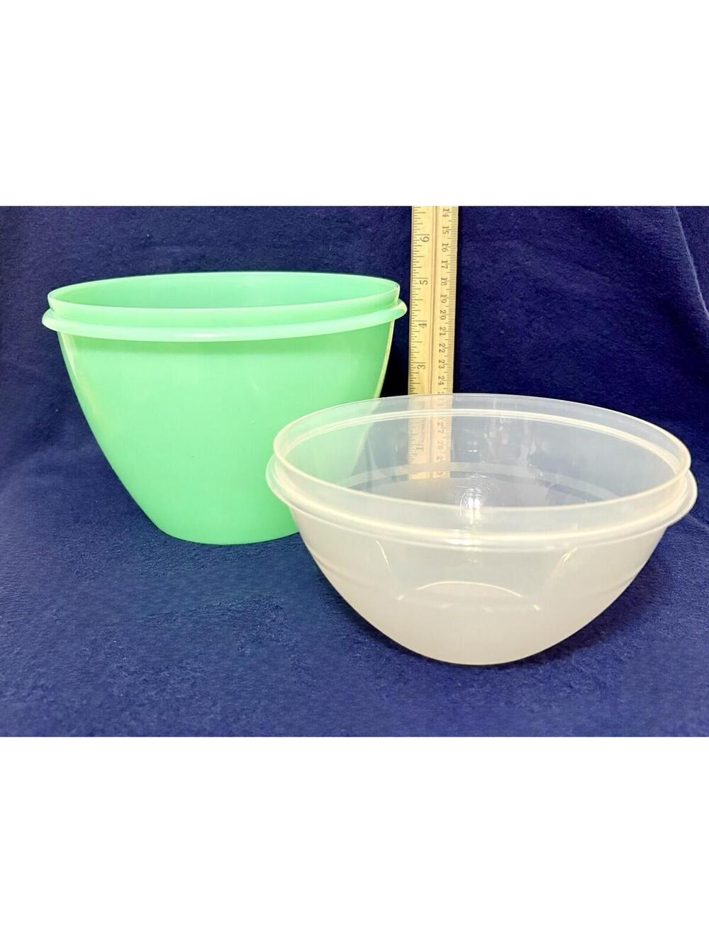 Vtg 2 pc Tupperware Jadeite/Clear Bowls. No lids